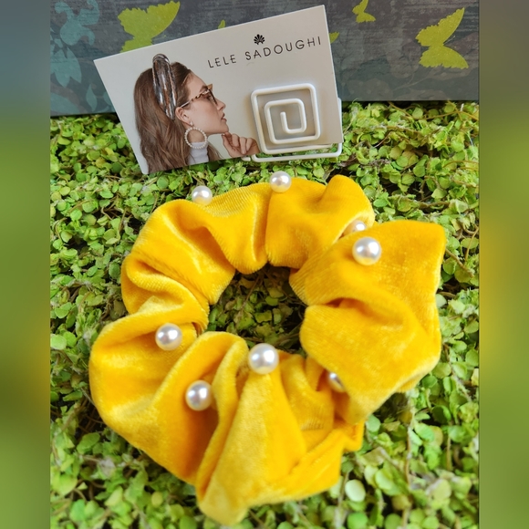 LELE SADOUGHI Bright Yellow Velvet White Pearls Stretchy Hair Scrunchie L 4" NEW - Picture 2 of 6